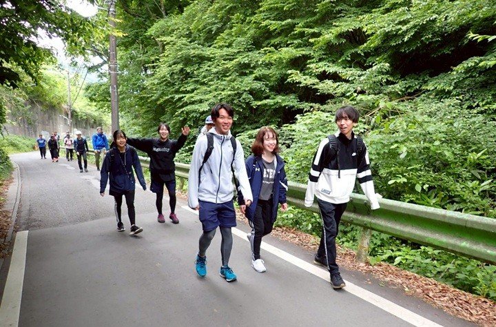 スポーティーな服装での参加が多い若手