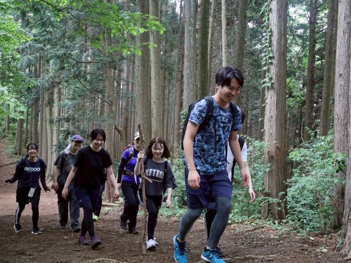 若手が順番に先頭になって進みました。元気なのでここでも笑顔