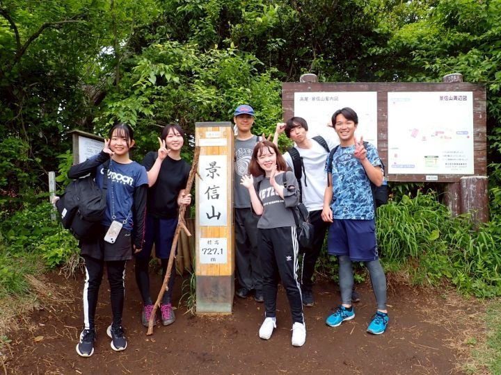 全員の集合写真の前に若手だけで一枚