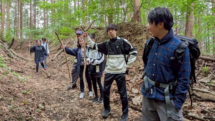 なぜか杖を持っている人が増えている