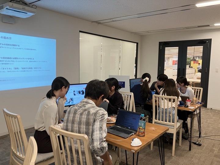 各チームで真剣に話し合いハイレベルサイトマップをもとに、想定ユーザーが想定するアクションを起こすためにはどのような流れで情報取得をして欲しいのかを考えます！