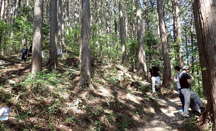 下りも斜度がきついところは結構危険です