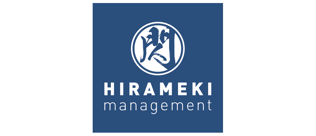 「HIRAMEKI management」ロゴ